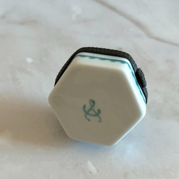 Limoges Hexagonal Rose Box: French Porcelain Trinket with Turquoise Border - Picture 4 of 5